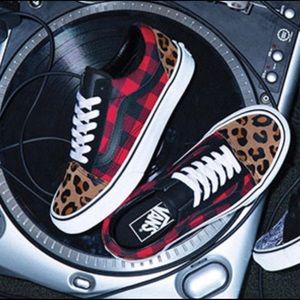 BRAND NEW-won’t find in stores